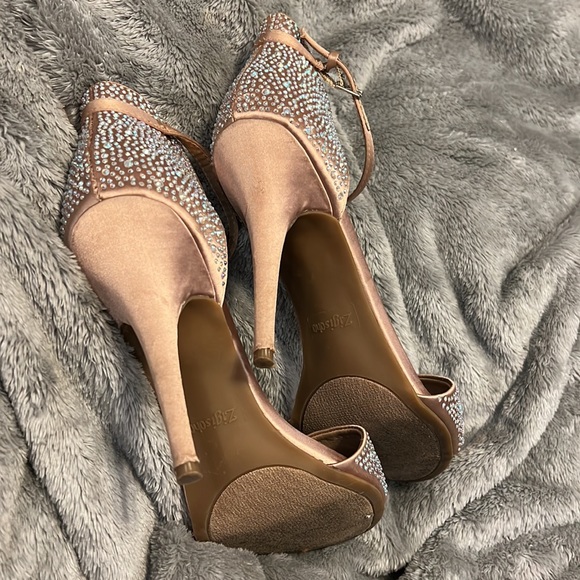 Zigi soho Tariff Cinnamon Rhinestone Heels Bling Embellished Size 8 - Picture 5 of 5